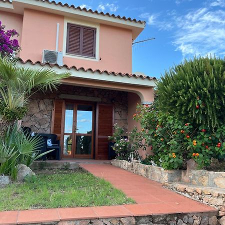 Casa Sviluppata Su Due Piani Con Doppia Veranda E Parcheggio Privato San Teodoro  Exterior photo