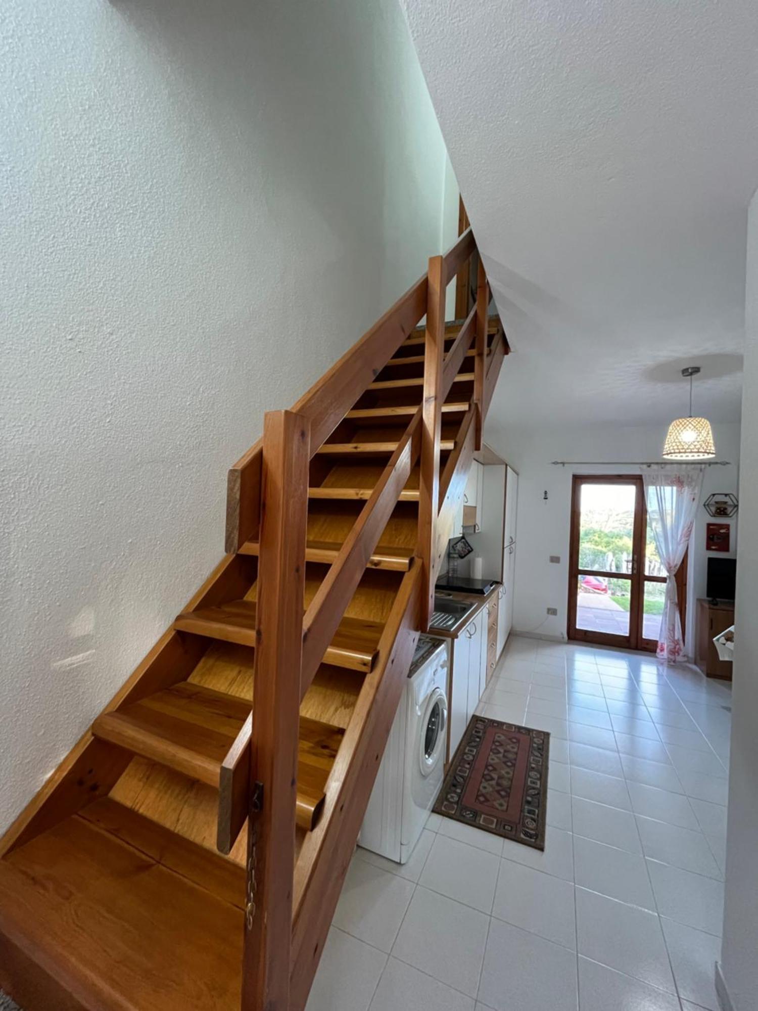 Casa Sviluppata Su Due Piani Con Doppia Veranda E Parcheggio Privato San Teodoro  Exterior photo