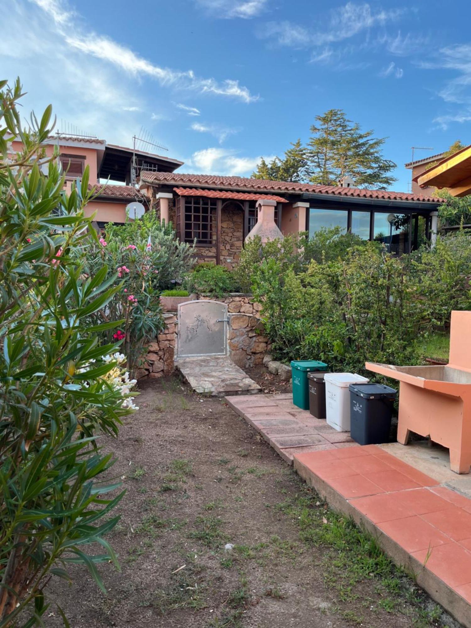 Casa Sviluppata Su Due Piani Con Doppia Veranda E Parcheggio Privato San Teodoro  Exterior photo