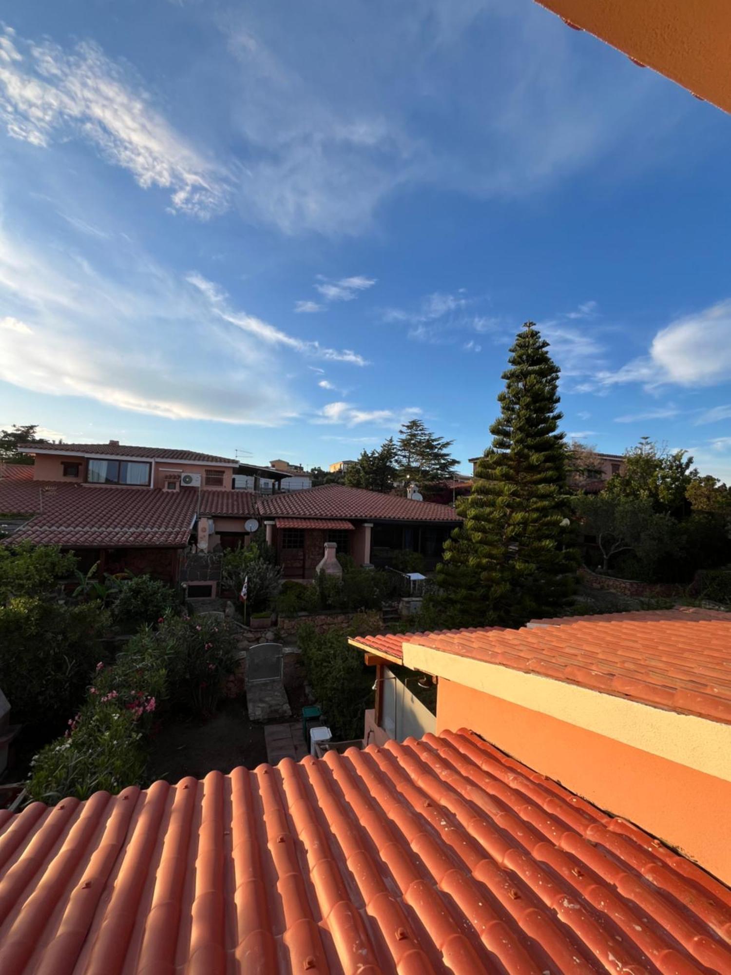 Casa Sviluppata Su Due Piani Con Doppia Veranda E Parcheggio Privato San Teodoro  Exterior photo