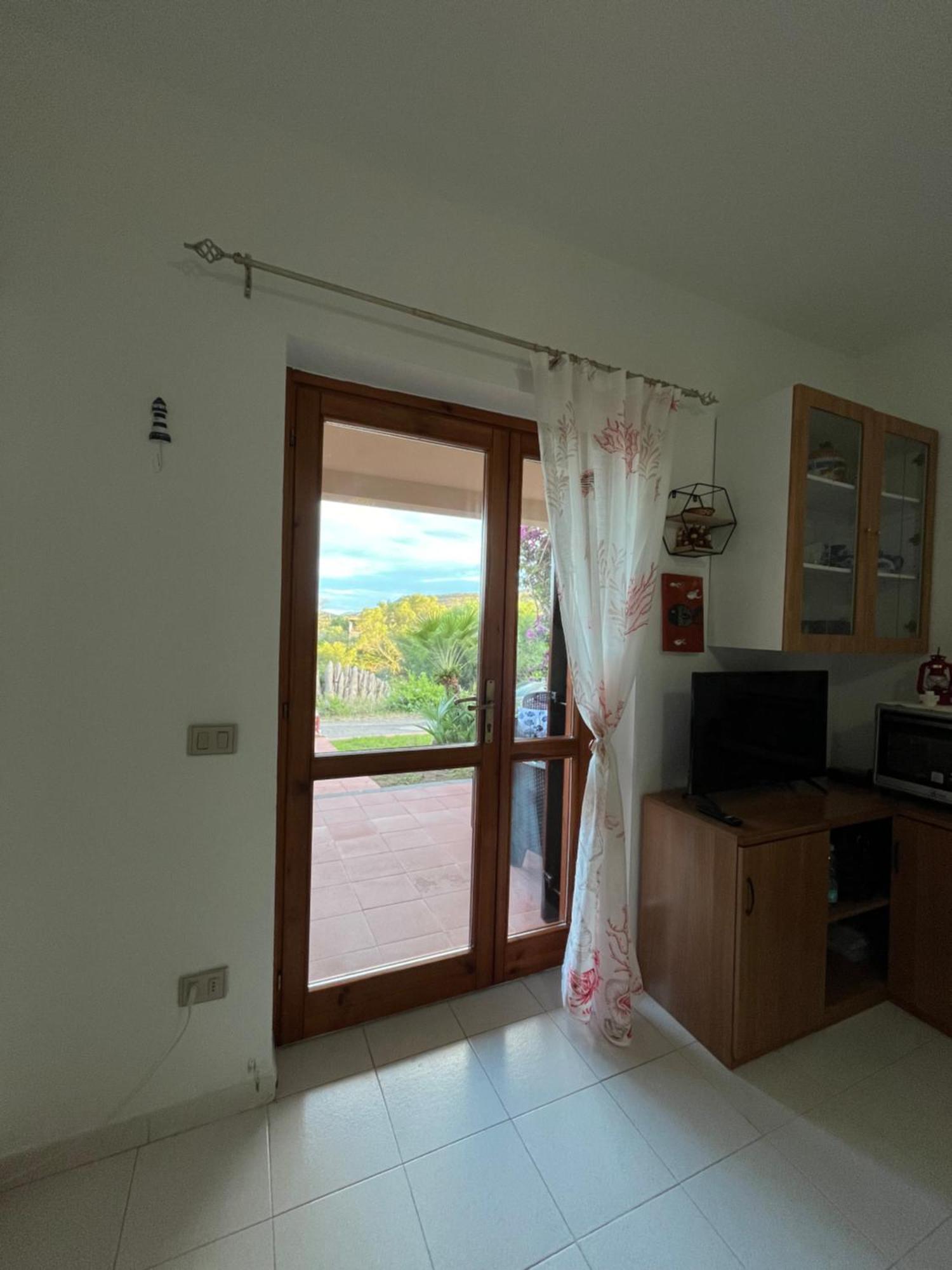 Casa Sviluppata Su Due Piani Con Doppia Veranda E Parcheggio Privato San Teodoro  Exterior photo