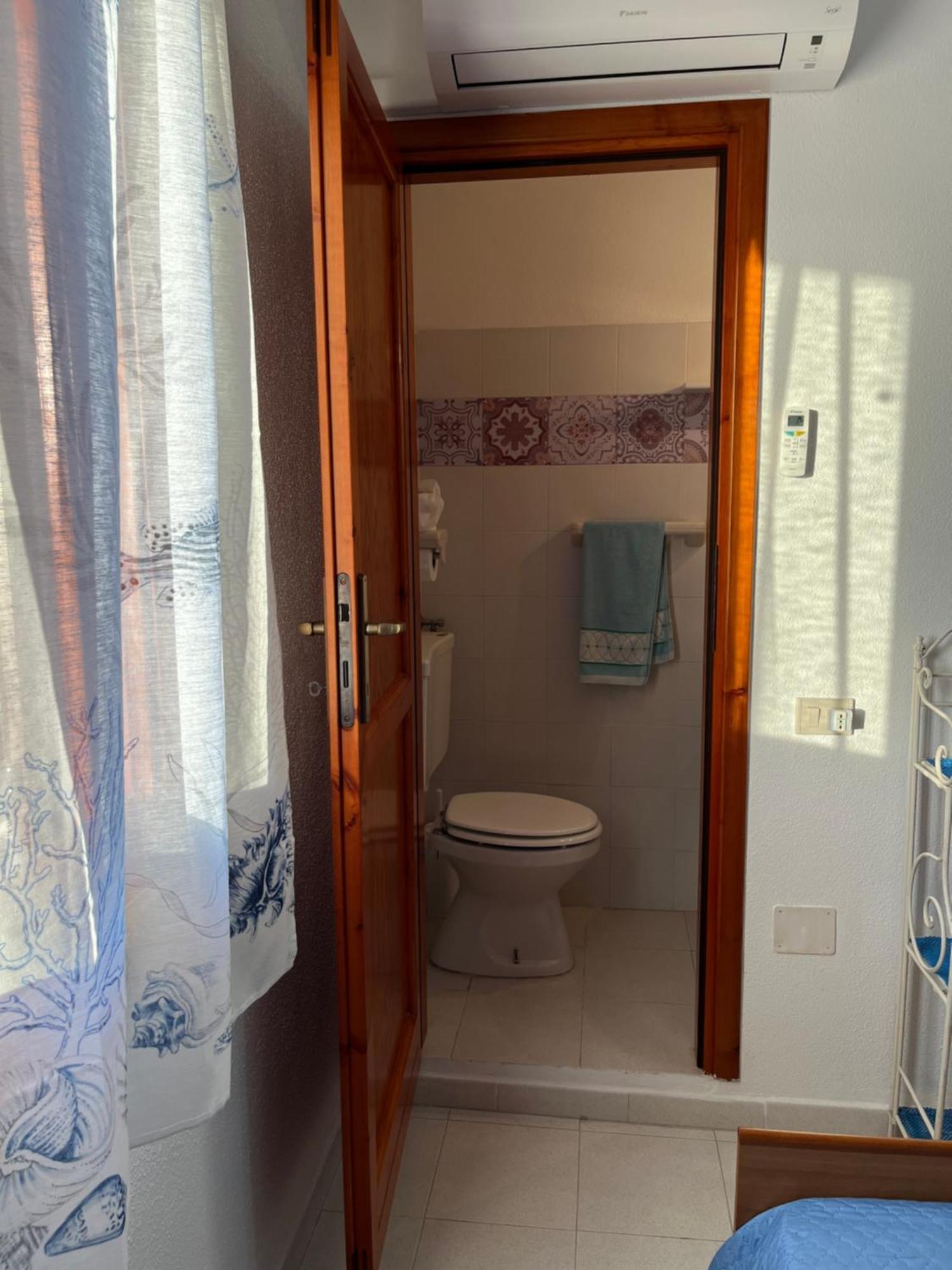 Casa Sviluppata Su Due Piani Con Doppia Veranda E Parcheggio Privato San Teodoro  Exterior photo