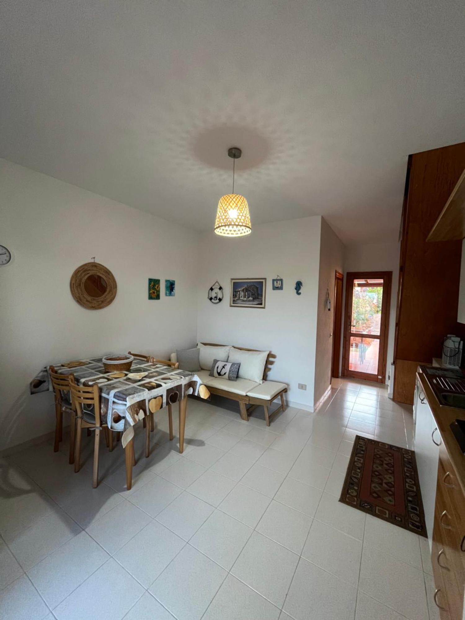 Casa Sviluppata Su Due Piani Con Doppia Veranda E Parcheggio Privato San Teodoro  Exterior photo