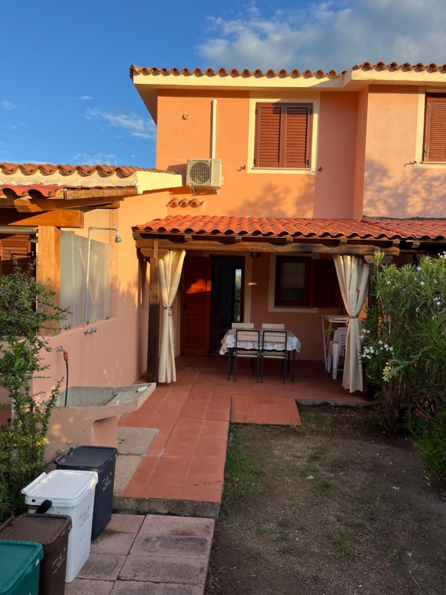 Casa Sviluppata Su Due Piani Con Doppia Veranda E Parcheggio Privato San Teodoro  Exterior photo