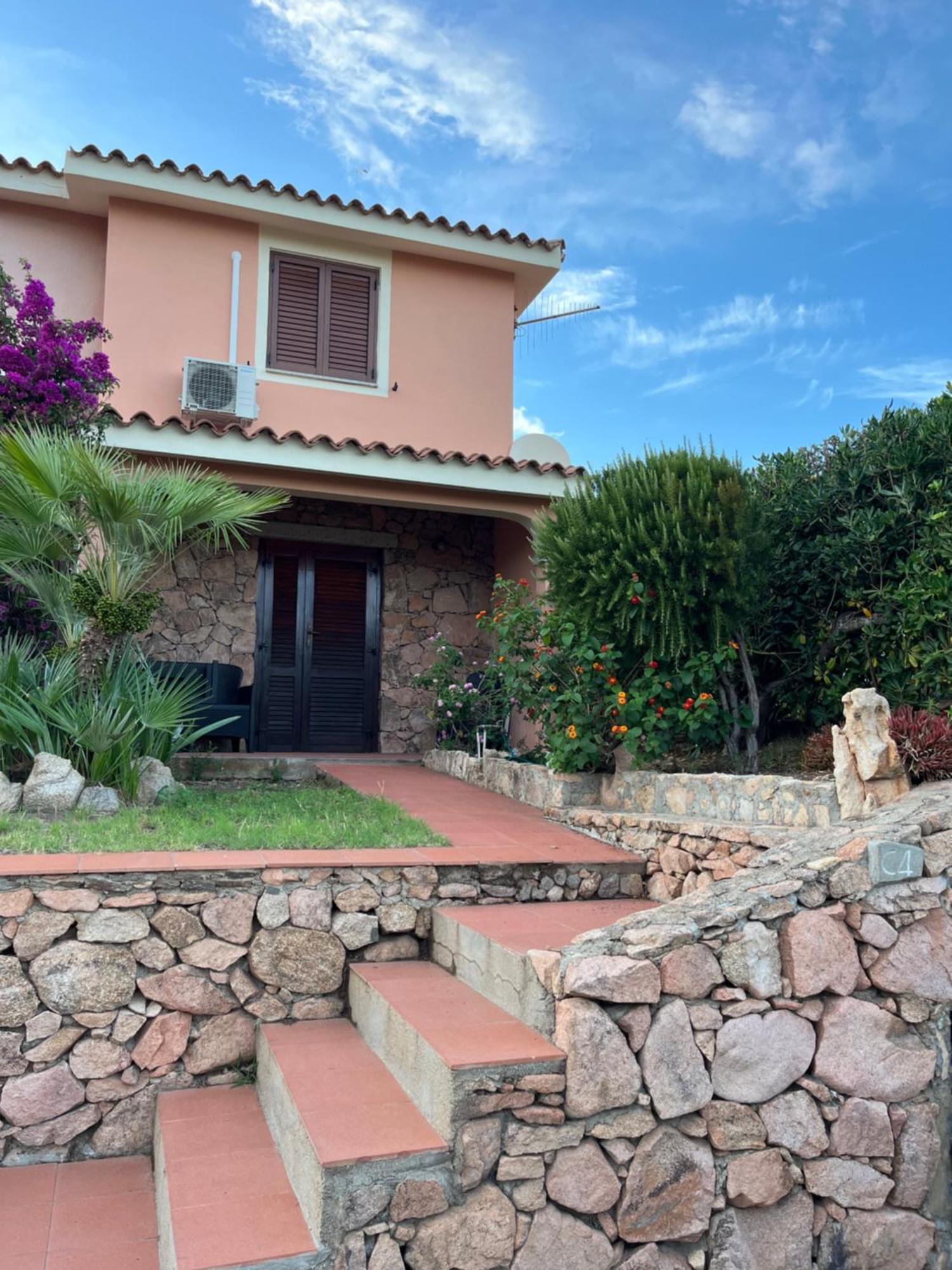 Casa Sviluppata Su Due Piani Con Doppia Veranda E Parcheggio Privato San Teodoro  Exterior photo