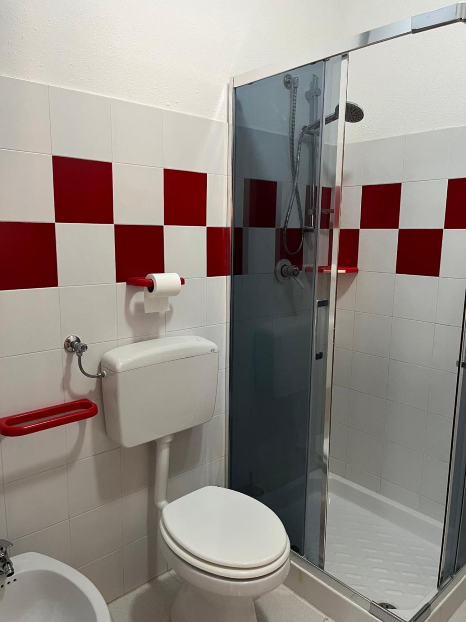 Casa Sviluppata Su Due Piani Con Doppia Veranda E Parcheggio Privato San Teodoro  Exterior photo