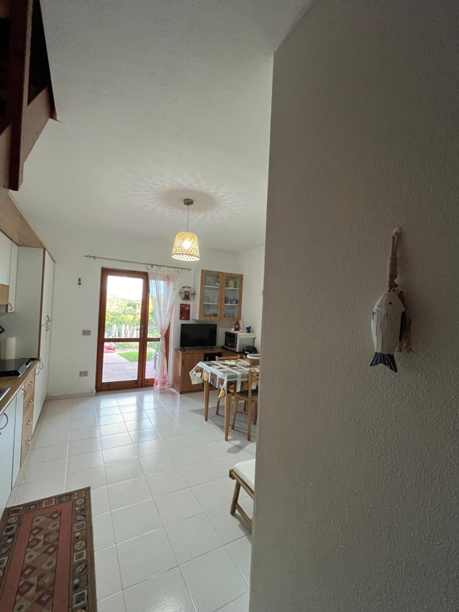 Casa Sviluppata Su Due Piani Con Doppia Veranda E Parcheggio Privato San Teodoro  Exterior photo