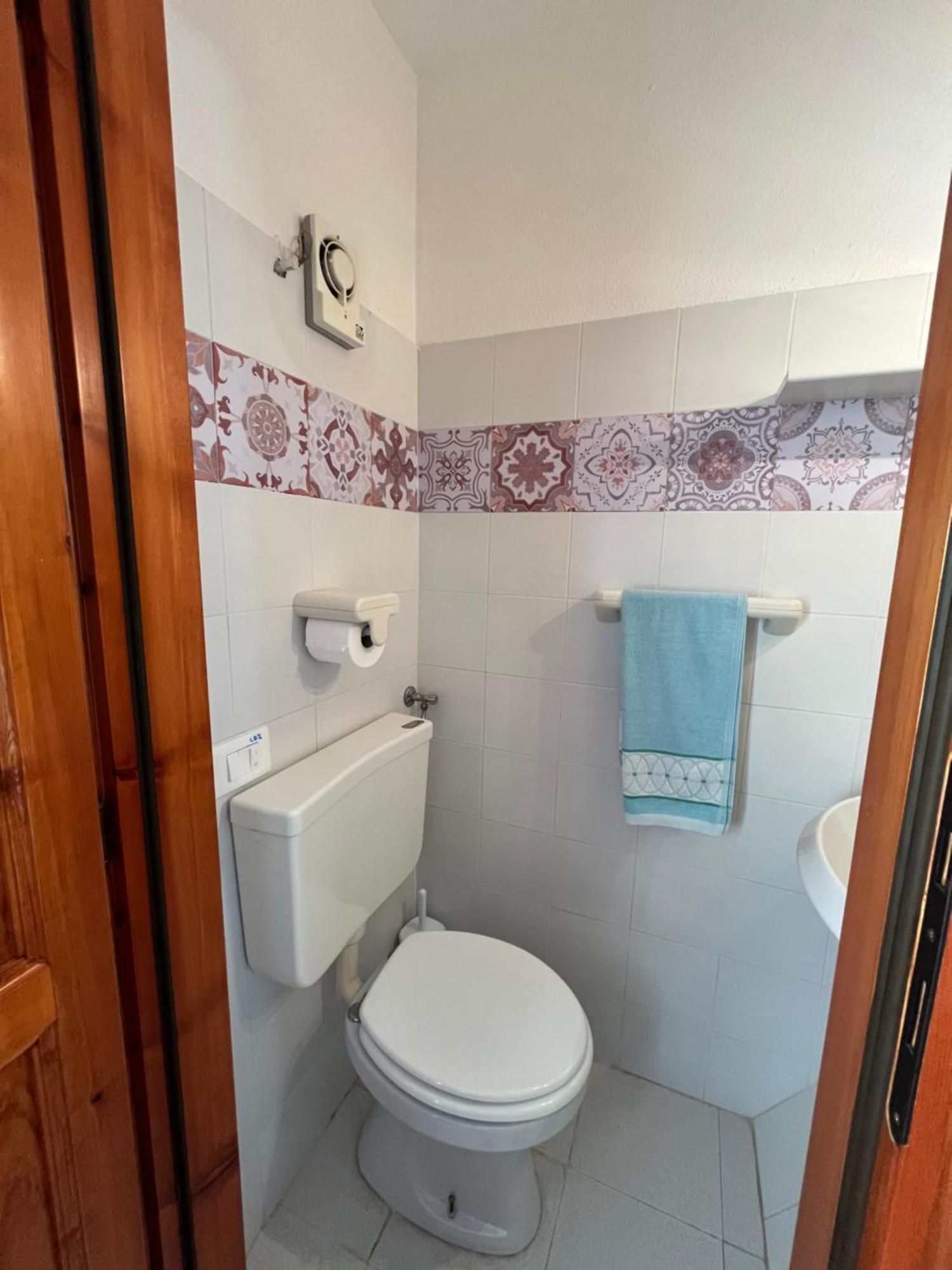 Casa Sviluppata Su Due Piani Con Doppia Veranda E Parcheggio Privato San Teodoro  Exterior photo