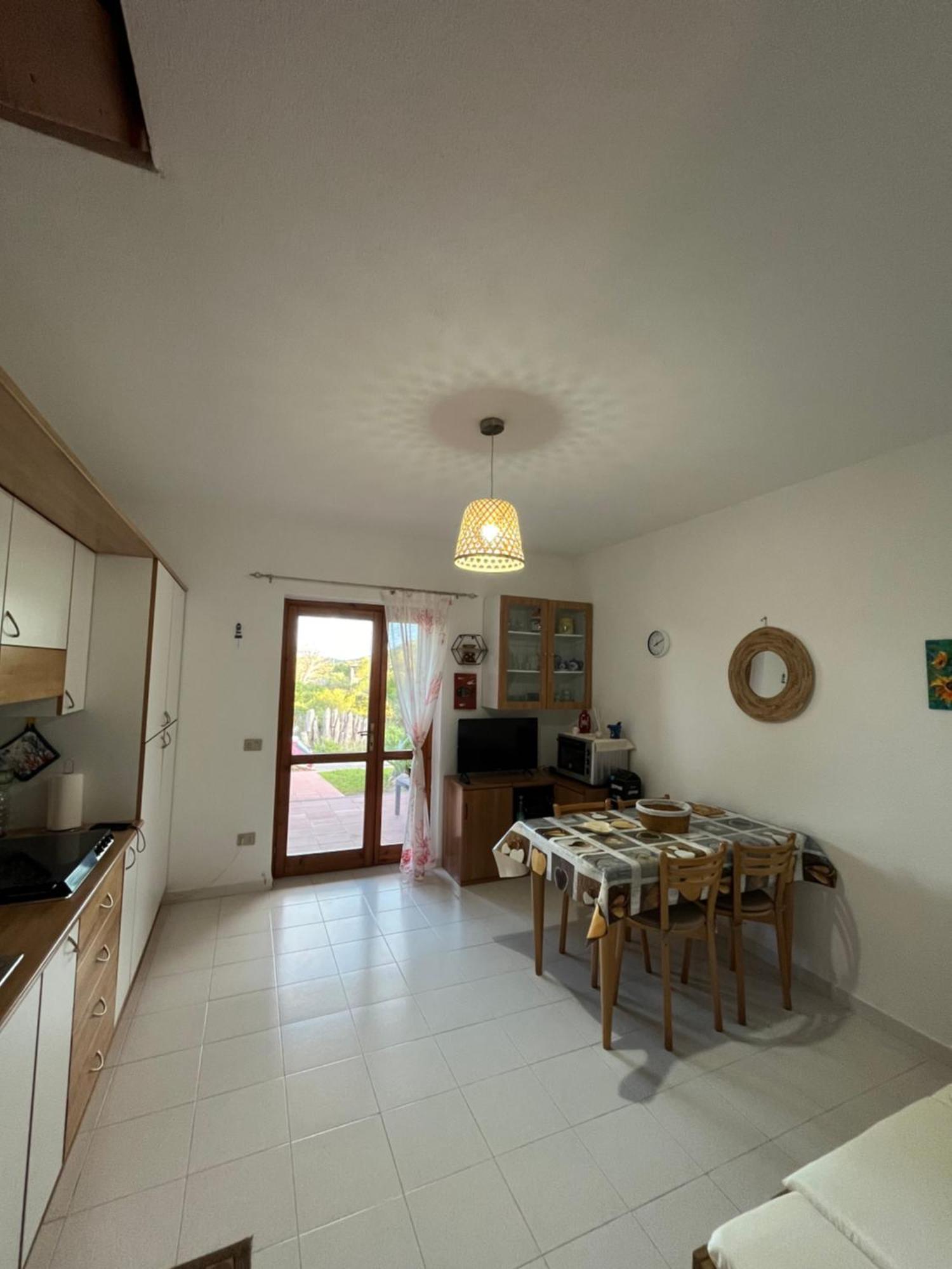 Casa Sviluppata Su Due Piani Con Doppia Veranda E Parcheggio Privato San Teodoro  Exterior photo