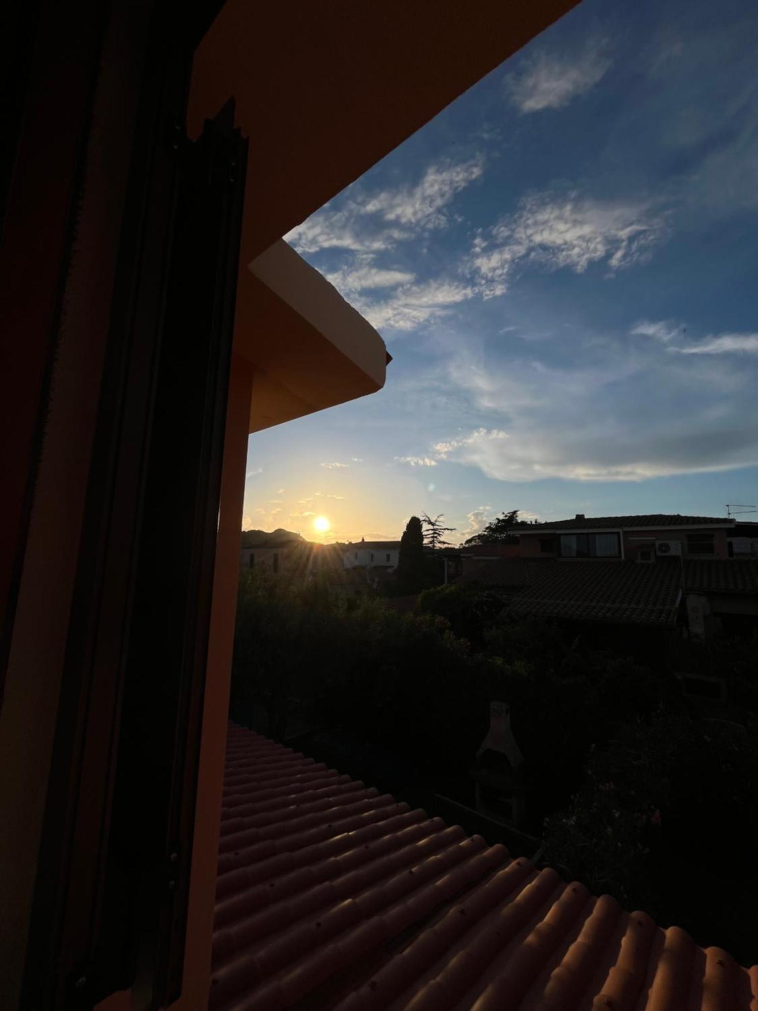 Casa Sviluppata Su Due Piani Con Doppia Veranda E Parcheggio Privato San Teodoro  Exterior photo
